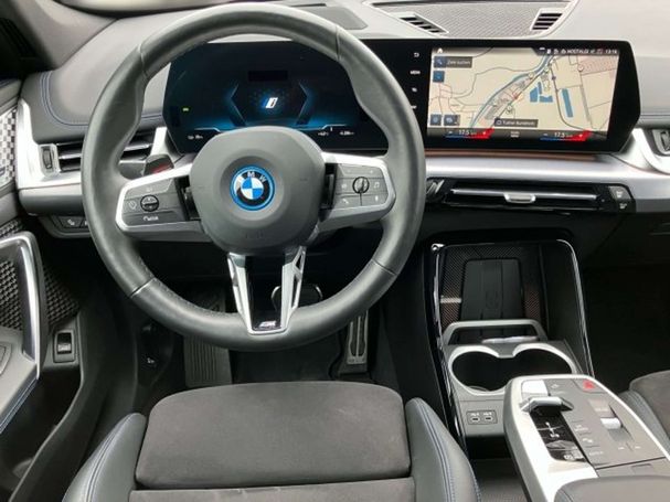 BMW iX1 xDrive30 200 kW image number 7