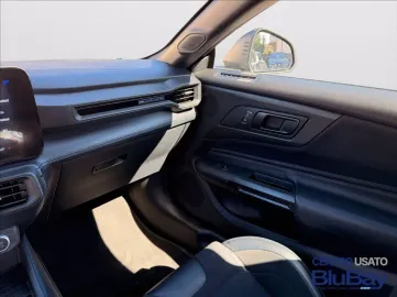 Car image 30