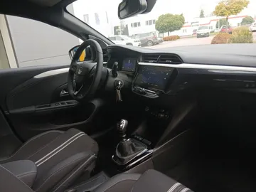 Car image 17