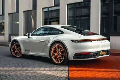Car image 4