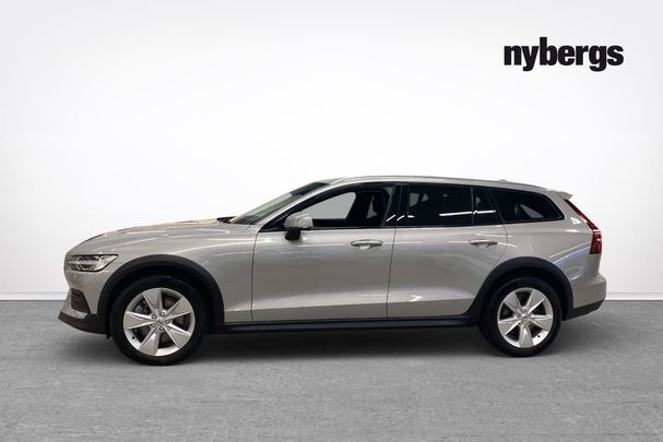 Volvo V60 Cross Country AWD B4 147 kW image number 2