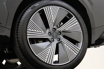 Car image 39