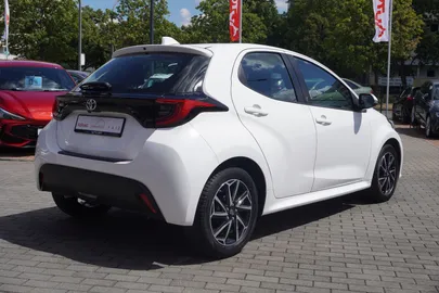 Car image 5