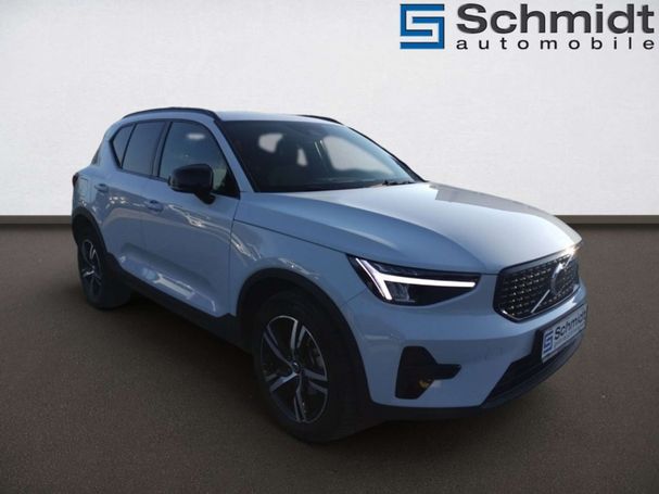 Volvo XC40 T2 Plus Dark 95 kW image number 3