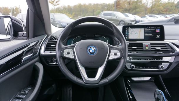 BMW iX3 210 kW image number 17