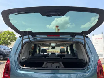 Car image 29