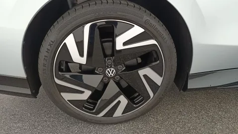 Car image 28