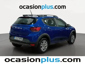 Car image 3