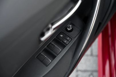 Car image 30