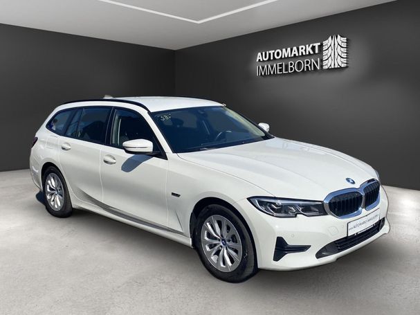 BMW 330e Touring 215 kW image number 2