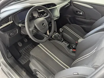 Car image 32