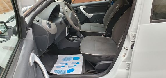 Car image 11