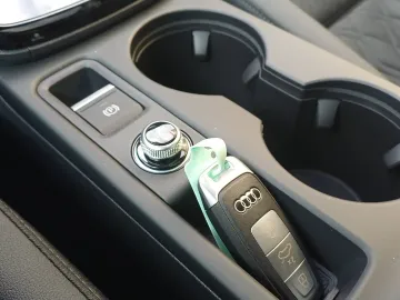 Car image 33