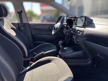 Car image 14
