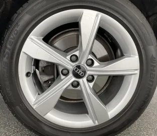 Car image 32