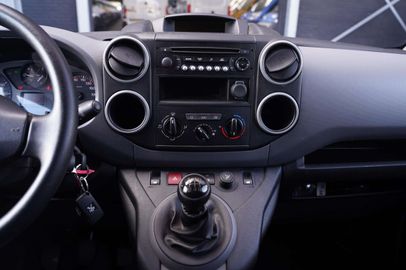 Car image 31