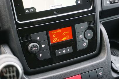 Car image 38