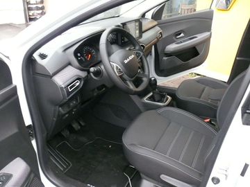 Car image 19