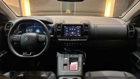 Car image 15