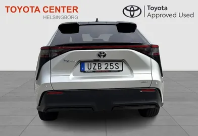 Car image 4