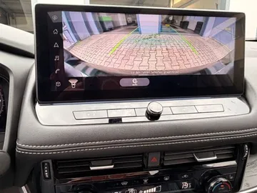Car image 26