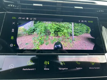 Car image 26