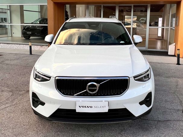 Volvo XC40 B3 Core 120 kW image number 3