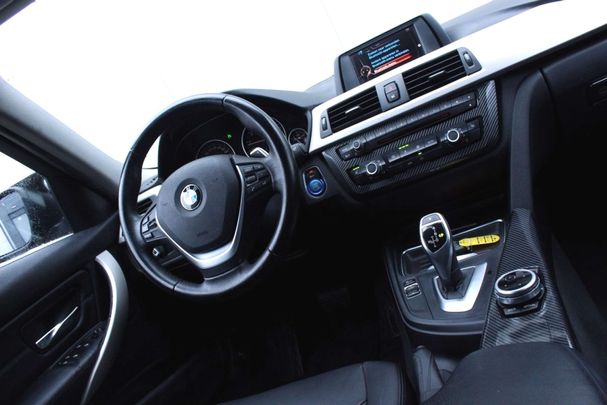 BMW 320i 135 kW image number 23