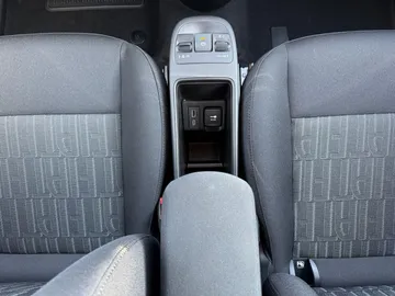Car image 29