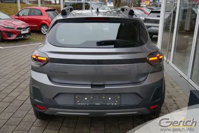 Car image 4