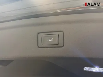 Car image 35