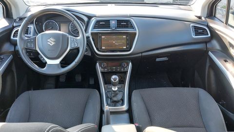 Car image 7