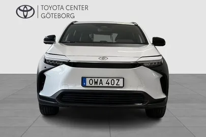 Car image 4