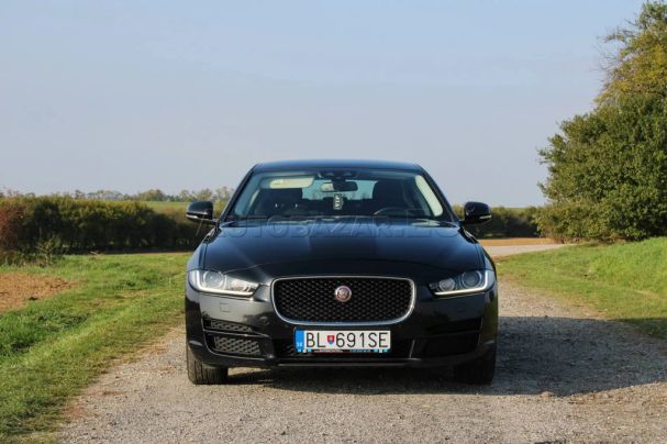 Jaguar XE AWD Pure 132 kW image number 2