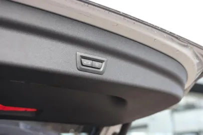 Car image 35