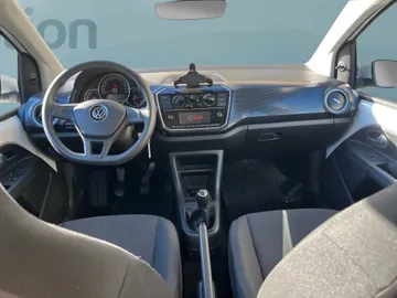 Car image 19