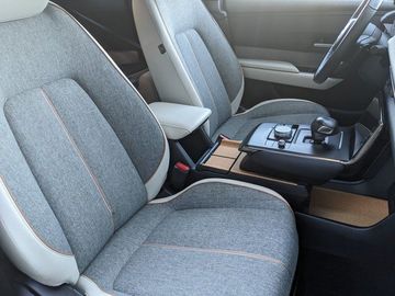 Car image 28