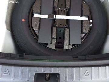 Car image 27