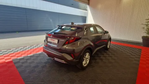Car image 4