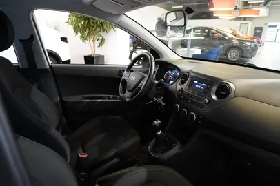 Car image 21