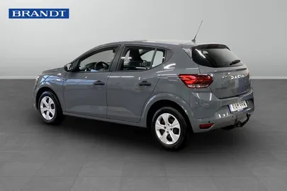 Car image 3