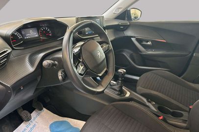 Car image 9