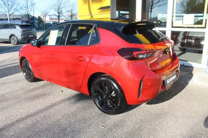 Car image 5