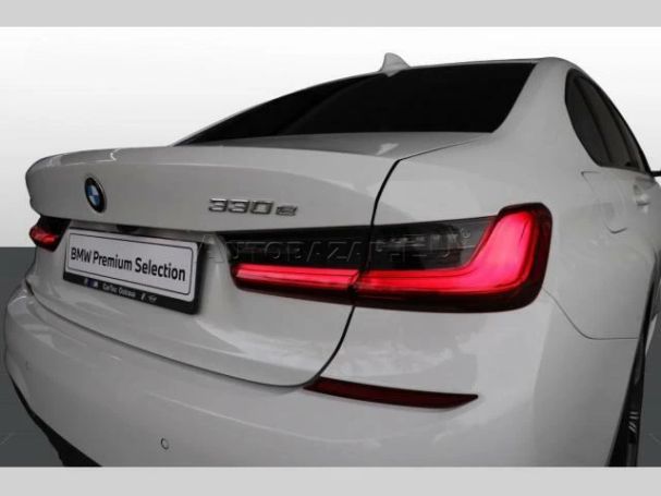 BMW 330 e xDrive 215 kW image number 18