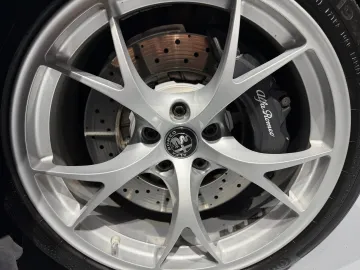 Car image 30