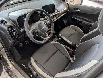 Car image 33