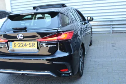 Car image 32