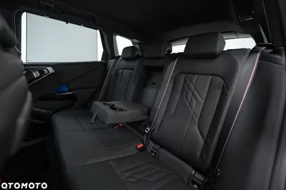 Car image 40