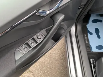 Car image 29