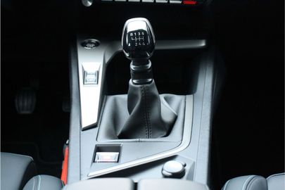 Car image 32